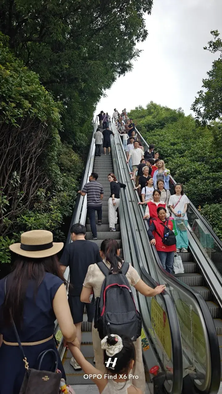 有的地方是电梯