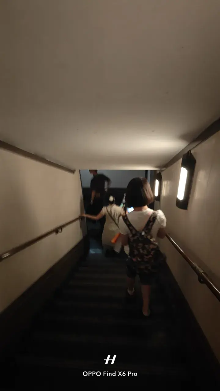 继续往下的楼梯
